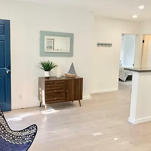 https://cozy-and-beachy.topanaheimhotels.com